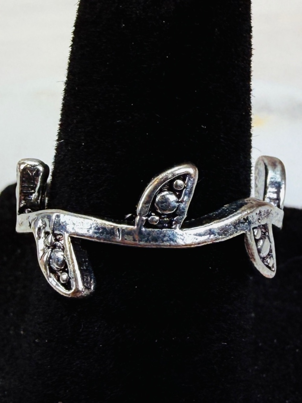 Aged Silvertone Leaf Design Ring size 7